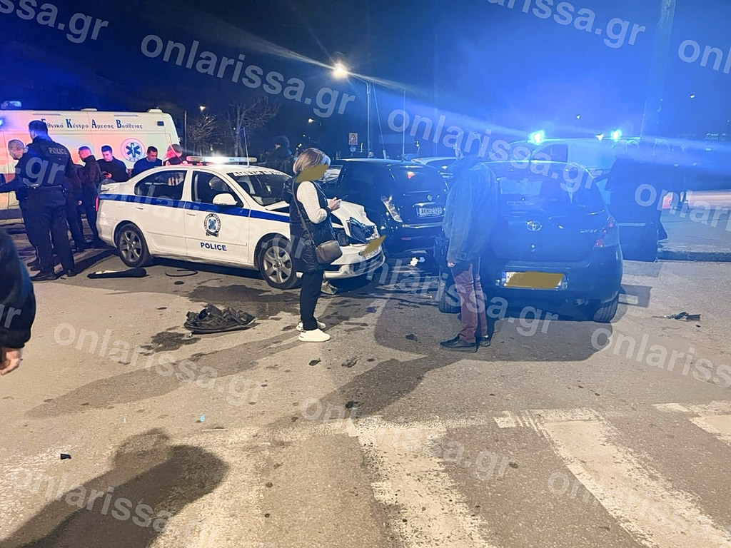 Tροχαίο στη Λάρισα με περιπολικό και τρία άλλα οχήματα: Ένας αστυνομικός και δύο πολίτες τραυματίστηκαν