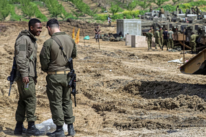 Το Ισραήλ θα δημιουργήσει «ζώνη ασφαλείας» στον νότιο Λίβανο παρά τις απειλές της Τεχεράνης