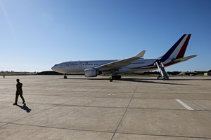 Στη Σούδα ο Εμανουέλ Μακρόν