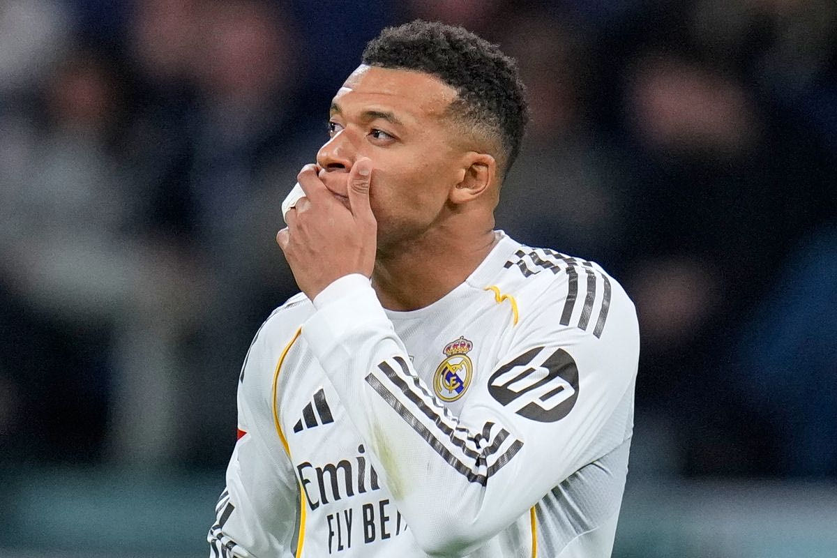 &Sigma;&omicron;&kappa; &mu;&epsilon; &Epsilon;&mu;&pi;&alpha;&pi;έ &sigma;&tau;&eta; &Rho;&epsilon;ά&lambda; &Mu;&alpha;&delta;&rho;ί&tau;&eta;&sigmaf;: &Epsilon;&kappa;&tau;ό&sigmaf; &epsilon;&pi;&rsquo; &alpha;ό&rho;&iota;&sigma;&tau;&omicron;&nu; &mu;&epsilon; &tau;&rho;&alpha;&upsilon;&mu;&alpha;&tau;&iota;&sigma;&mu;ό &sigma;&tau;&omicron; &gamma;ό&nu;&alpha;&tau;&omicron;