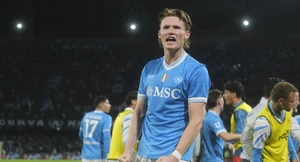 Ο ΜακΤόμινεϊ έδωσε το «τρίποντο» στη Νάπολι και την κράτησε ζωντανή στο κυνήγι τίτλου