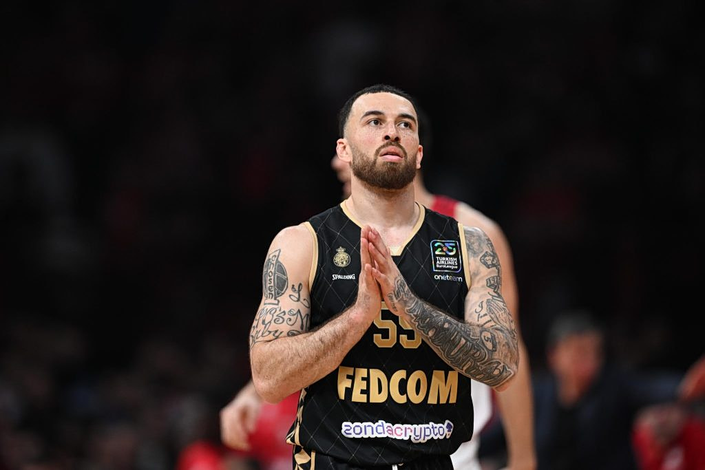 Η Μπαρτσελόνα μπαίνει στο κόλπο για την απόκτηση του Μάικ Τζέιμς