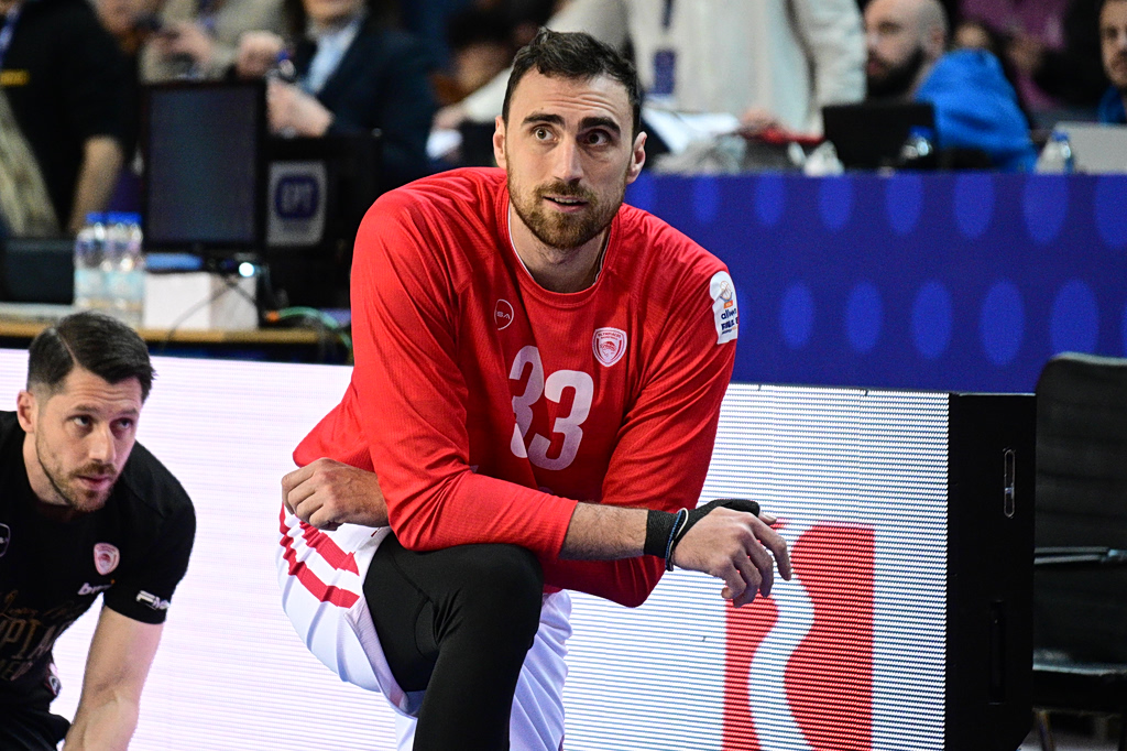 Ολυμπιακός: Προπονήθηκε ο Μιλουτίνοφ, ατομικό ακολούθησε ο Βεζένκοφ