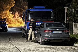 Θρίλερ στη Νέα Μάκρη: Το αυτοκίνητο που δέχθηκε πυρά βρέθηκε εγκαταλελειμμένο – Εμπλοκή Τούρκων «βλέπουν» οι αρχές