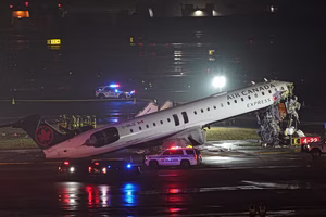 Νέα Υόρκη: Βίντεο από τη σοκαριστική στιγμή της σύγκρουσης του αεροσκάφους της Air Canada Express με το πυροσβεστικό όχημα