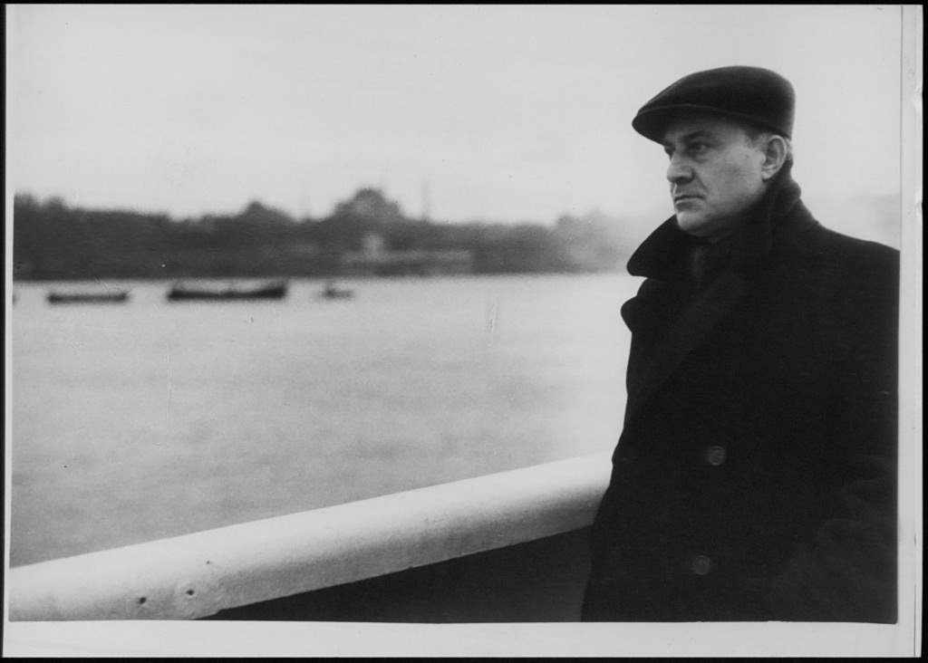 Τριάντα χρόνια μιας τόσο κοντινής απουσίας