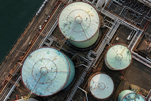 Άλμα στις τιμές πετρελαίου λόγω των ιρανικών επιθέσεων σε ενεργειακούς στόχους