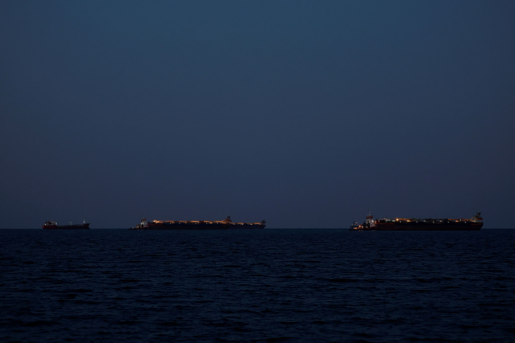 Τραμπ σε Ιράν: Αφαιρέστε άμεσα νάρκες από τα Στενά του Ορμούζ –  Σφοδροί βομβαρδισμοί σε Λίβανο και Τεχεράνη