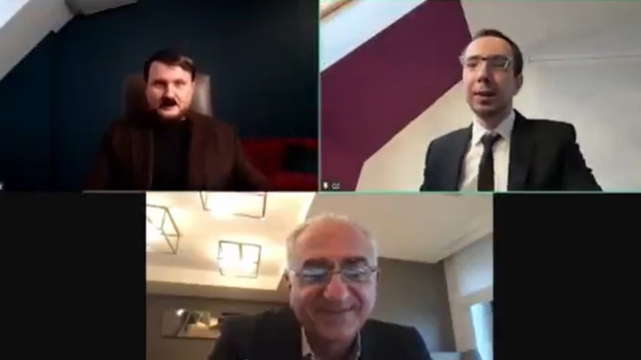 &Rho;&epsilon;&zeta;ά &Pi;&alpha;&chi;&lambda;&alpha;&beta;ί: &Theta;ύ&mu;&alpha; &phi;ά&rho;&sigma;&alpha;&sigmaf; &Rho;ώ&sigma;&omega;&nu; &kappa;&omega;&mu;&iota;&kappa;ώ&nu; &pi;&omicron;&upsilon; &pi;&alpha;&rho;ί&sigma;&tau;&alpha;&nu;&alpha;&nu; &sigma;&upsilon;&mu;&beta;&omicron;ύ&lambda;&omicron;&upsilon;&sigmaf; &tau;&omicron;&upsilon; &Mu;&epsilon;&rho;&tau;&sigmaf; &ndash; &Omicron; έ&nu;&alpha;&sigmaf; ή&tau;&alpha;&nu; &mu;&epsilon;&tau;&alpha;&mu;&phi;&iota;&epsilon;&sigma;&mu;έ&nu;&omicron;&sigmaf; &sigma;&epsilon; &Chi;ί&tau;&lambda;&epsilon;&rho;