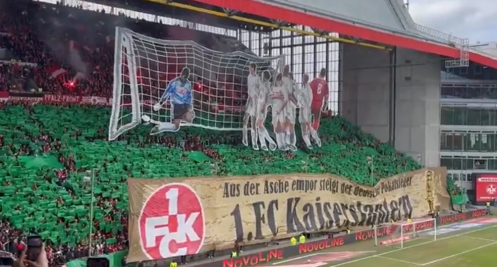 Εντυπωσιακό κορεό από τους οπαδούς της Καϊζερσλάουτερν: «Ζωντάνεψαν» το ιστορικό γκολ του 1996 (video)