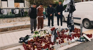 Με λουλούδια και μία φανέλα τίμησε ο ΠΑΟΚ τη μνήμη του Κλεομένη