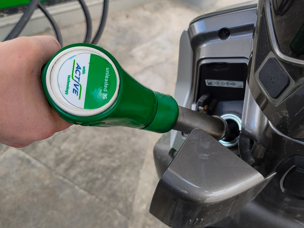 Fuel Pass Απριλίου – Μαΐου: Η κρυφή προσαύξηση για όσους επιλέξουν ψηφιακή κάρτα