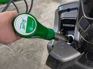 Fuel Pass Απριλίου – Μαΐου: Η κρυφή προσαύξηση για όσους επιλέξουν ψηφιακή κάρτα