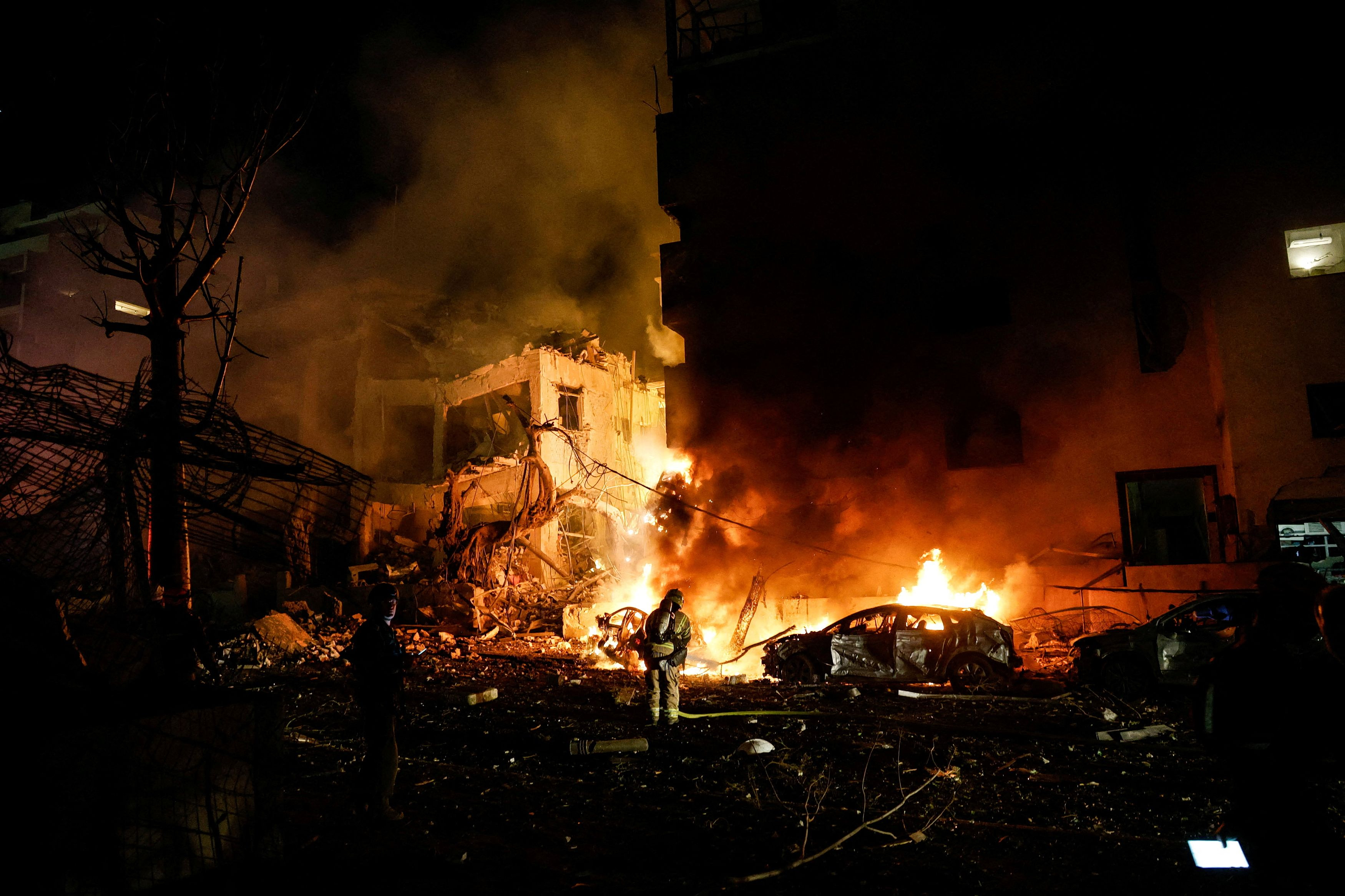 &Kappa;&omicron;&upsilon;&beta;έ&iota;&tau;: 11&chi;&rho;&omicron;&nu;&eta; &sigma;&kappa;&omicron;&tau;ώ&theta;&eta;&kappa;&epsilon; &alpha;&pi;ό &pi;&tau;ώ&sigma;&eta; &sigma;&upsilon;&nu;&tau;&rho;&iota;&mu;&mu;&iota;ώ&nu;