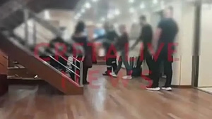 «Έχω πρόβλημα με το αλκοόλ, ζητώ συγγνώμη»: Τι είπε ο άνδρας που μπήκε γυμνός στην καμπίνα μαθητριών