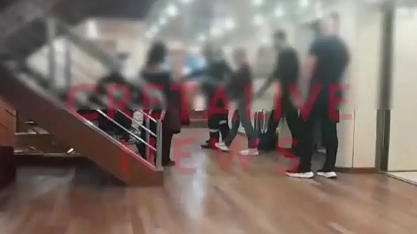 «Έχω πρόβλημα με το αλκοόλ, ζητώ συγγνώμη»: Τι είπε ο άνδρας που μπήκε γυμνός στην καμπίνα μαθητριών