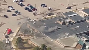 ΗΠΑ: Ένοπλος εισέβαλε με αυτοκίνητο σε εβραϊκή συναγωγή – Νεκρός ο δράστης (Videos)