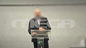 Λάρισα: Αυτός είναι ο αρχηγός της συμμορίας των Ρομά με τις χρυσές λίρες – Τα ιδιωτικά συμφωνητικά και οι απειλές