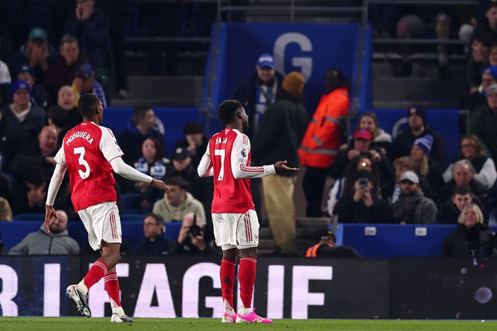 Premier League: Η Άρσεναλ πέρασε από το Μπράιτον με «χρυσό» γκολ του Σάκα – Έκοψε βαθμό από τη Σίτι η μαχητική Νότιγχαμ