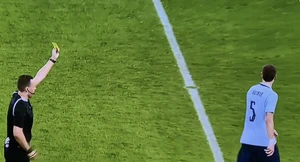 Χαμός στο Γουέμπλεϊ – Δύο κίτρινες στον Ουγκάρτε, αλλά… χωρίς αποβολή!