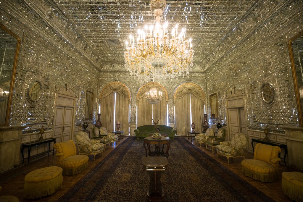 Ιράν: Το ονειρικό παλάτι με τους κρυστάλλινους τοίχους που κατέστρεψαν με τους βομβαρδισμούς