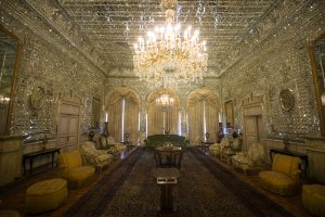 Ιράν: Το ονειρικό παλάτι με τους κρυστάλλινους τοίχους που κατέστρεψαν με τους βομβαρδισμούς