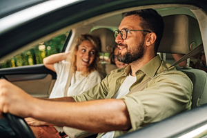 Ασφάλεια αυτοκινήτου: Πώς κυμαίνονται τα ασφάλιστρα και ποιες νέες επιλογές πληρωμής αλλάζουν το «τοπίο» στον κλάδο