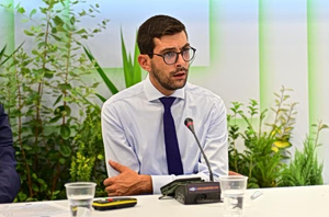 Κώστας Σινάνης: Επιστρέφει ο δήμαρχος στον Άη Στρατή μετά τη μάχη με τον καρκίνο