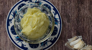 Είναι οριστικό: Αυτός είναι ο λόγος που καμία γυναίκα δεν μπορεί την 25η Μαρτίου να αντισταθεί στην… σκορδαλιά