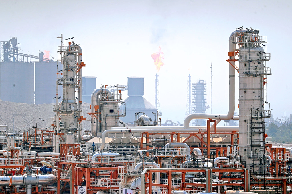 «Άλμα» στην τιμή του πετρελαίου Brent μετά από την επίθεση στο South Pars του Ιράν – Ανατιμήσεις και στο φυσικό αέριο