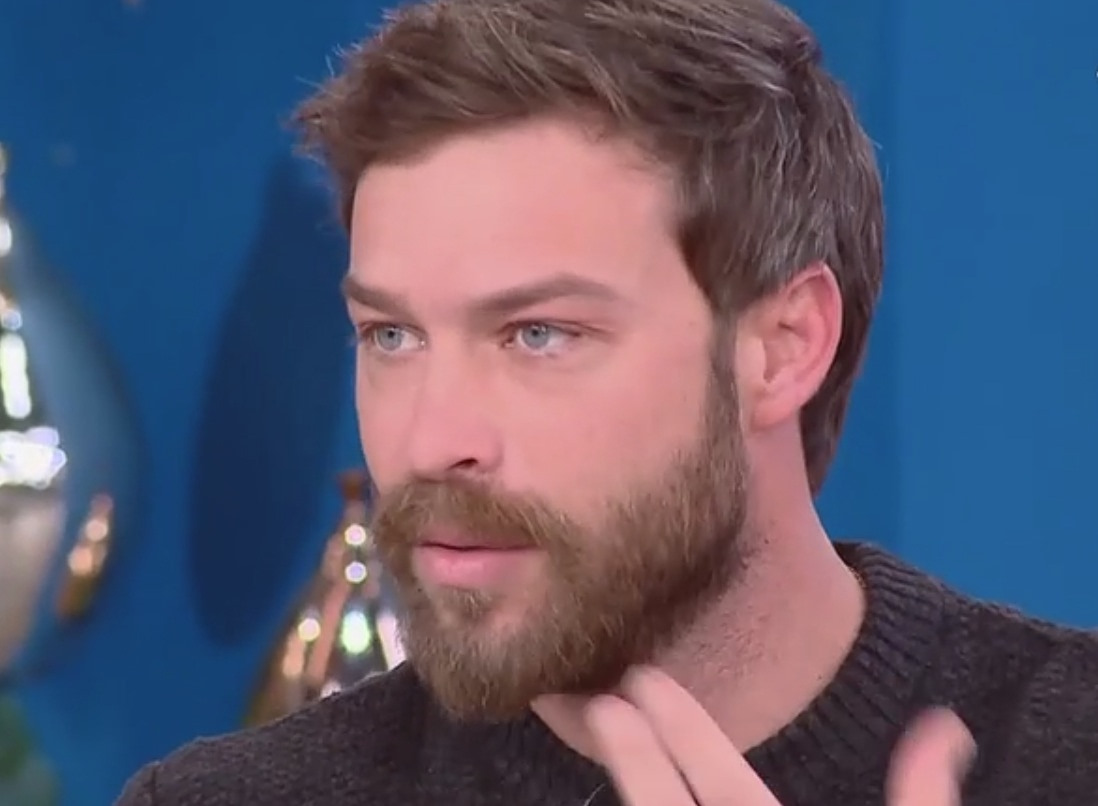 &Sigma;&tau;έ&phi;&alpha;&nu;&omicron;&sigmaf; &Mu;&iota;&chi;&alpha;ή&lambda; &gamma;&iota;&alpha; &tau;&eta;&nu; &epsilon;&pi;ί&theta;&epsilon;&sigma;&eta; &sigma;&tau;&eta;&nu; &Kappa;ύ&pi;&rho;&omicron;: &laquo;&Sigma;&tau;&eta; &Lambda;&epsilon;&mu;&epsilon;&sigma;ό &upsilon;&pi;ά&rho;&chi;&epsilon;&iota; &phi;ό&beta;&omicron;&sigmaf;&raquo; &ndash; &laquo;Έ&chi;&omega; ό&pi;&lambda;&omicron; &kappa;&alpha;&iota; &sigma;&phi;&alpha;ί&rho;&epsilon;&sigmaf;&raquo;