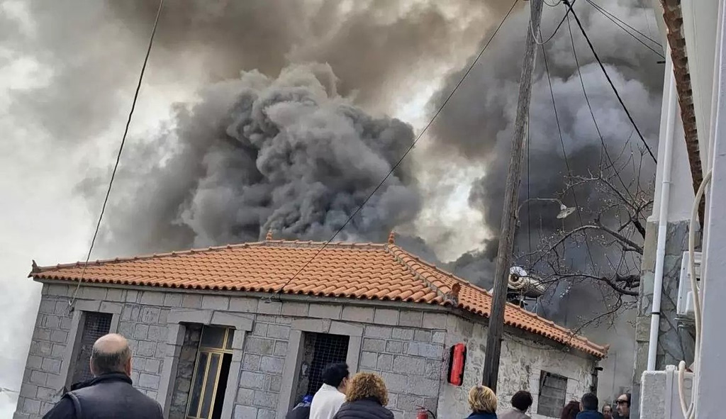 Λέσβος: Παρανάλωμα του πυρός έγινε σπίτι στο χωριό Στύψη