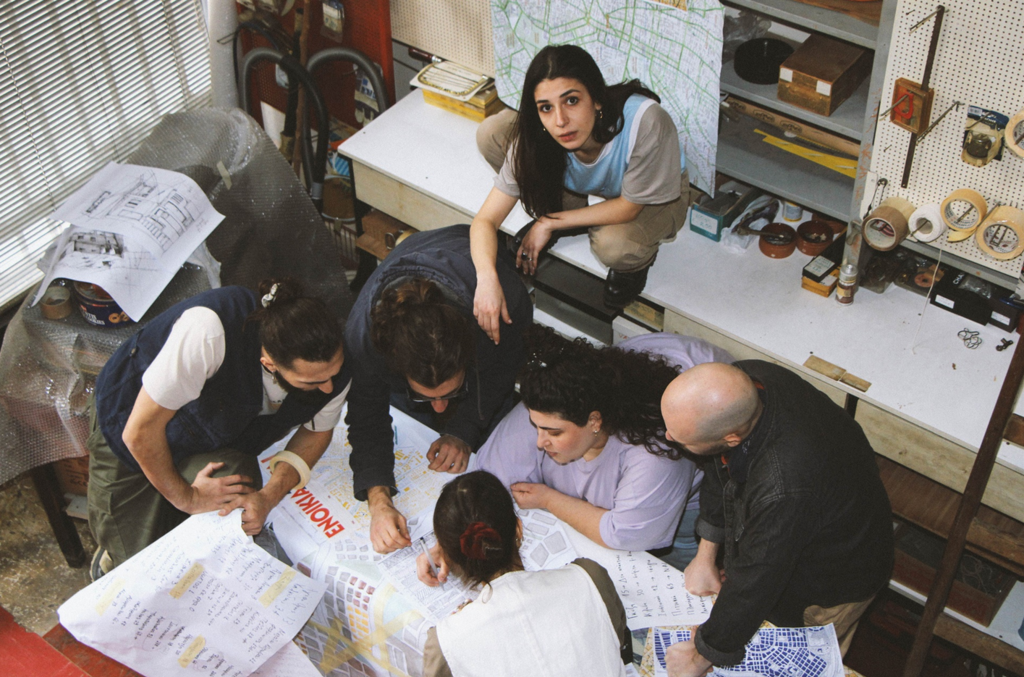 Νοεμή Βασιλειάδου στα «ΝΕΑ»: «Κάθε νύχτα ο κόσμος μπορεί να γυρίσει ανάποδα»