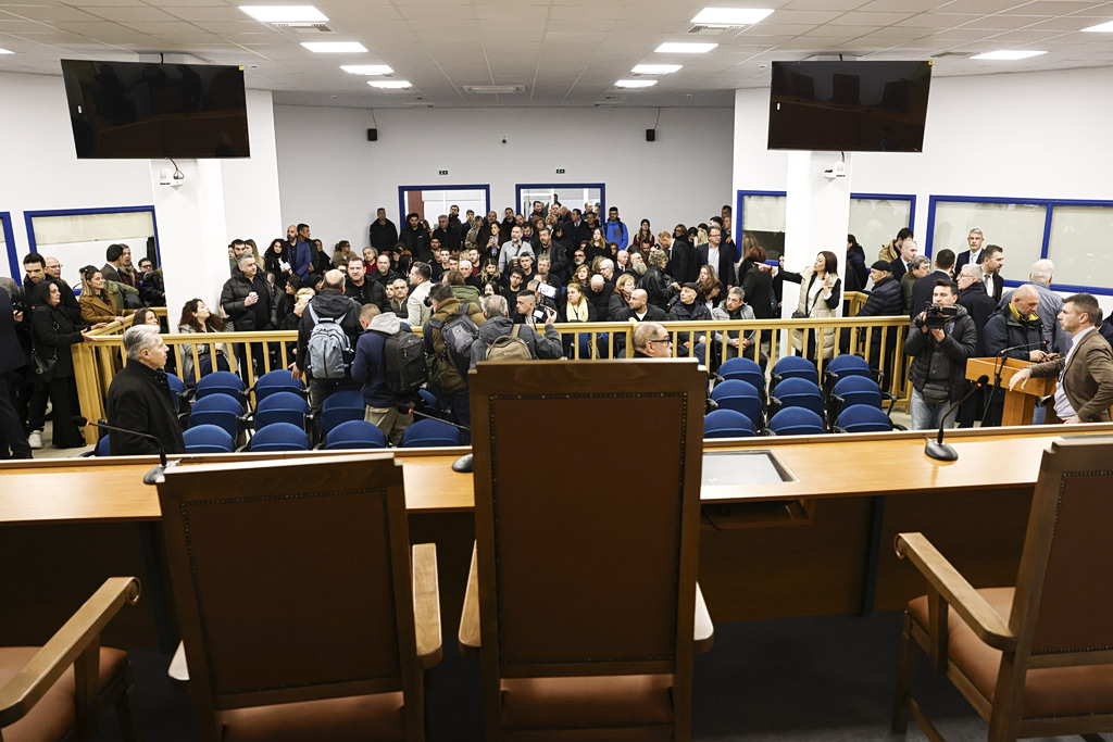 Τέμπη: Η ώρα της Δικαιοσύνης – Ξεκινά στη Λάρισα η δίκη της τραγωδίας με τους 36 κατηγορούμενους