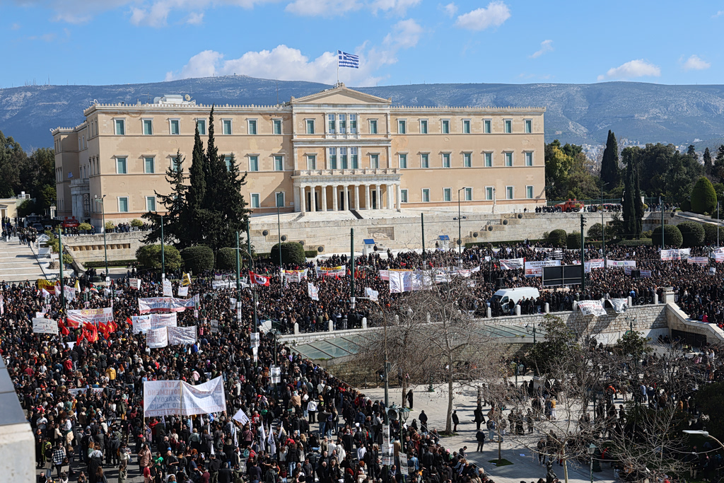 Τέμπη: Οι πλατείες ήταν γεμάτες σε όλη τη χώρα