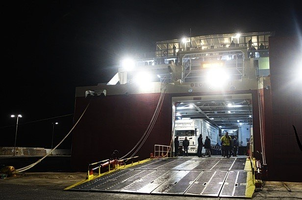 Ραφήνα: Μπλέχτηκε κάβος στην προπέλα του πλοίου «Θεολόγος» – Ταλαιπωρία για 673 επιβάτες