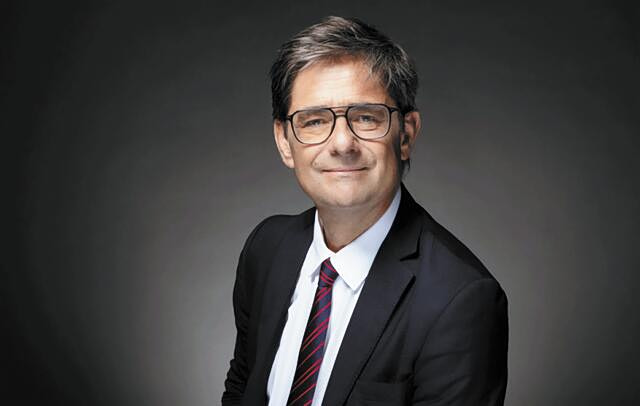 Ο διευθύνων σύμβουλος της Δημόσιας Επενδυτικής Τράπεζας της Γαλλίας στα «ΝΕΑ»: «Οι δημοκρατίες πεθαίνουν από το χρέος»