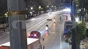 Νέο βίντεο από το τροχαίο δυστύχημα μπροστά από τη Βουλή – Τα δραματικά δευτερόλεπτα