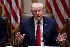 Τραμπ: Ο πόλεμος θα τελειώσει σύντομα – «Στο μηδέν» η εμπιστοσύνη μας στις ΗΠΑ, λέει ο Αραγτσί