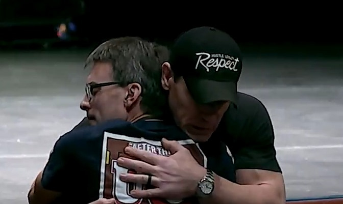 Μεγαλείο ψυχής από τον Τζον Σίνα: Αγκάλιασε θαυμαστή του που δίνει μάχη με τον καρκίνο (video)