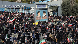 Ιράν: Πλήθος κόσμου μετείχε στην προσευχή της Παρασκευής παρά τον πόλεμο (video)