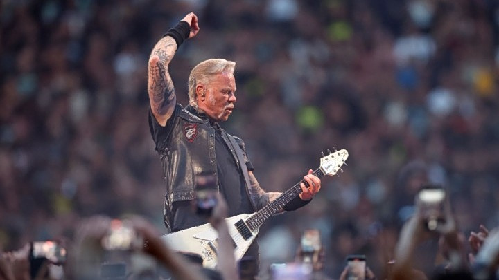 Τζέιμς Χέτφιλντ: Ο frontman των Metallica έκανε υποβρύχια πρόταση γάμου στη σύντροφό του (pic)