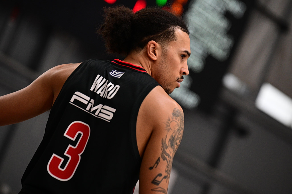 Πανιώνιος – Ολυμπιακός 71-79: Ζορίστηκε, αλλά έκανε το 20/20 σε επεισοδιακό ματς στη Γλυφάδα