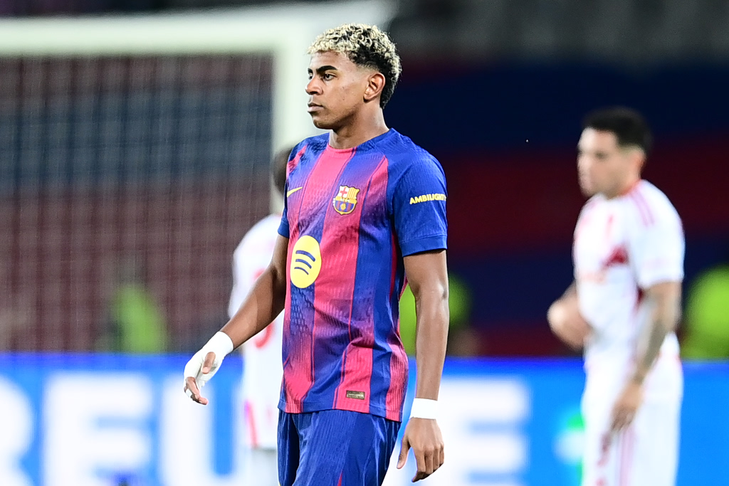 Ο Γιαμάλ στηρίζει τη Λα Τορέτα: Δωρεά εξοπλισμού και εισιτήρια για το Μπαρτσελόνα – Ολυμπιακός