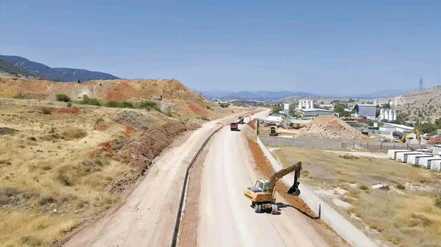 Κινδυνεύει να χάσει το τρένο της χρηματοδότησης