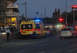 Αυξημένη κίνηση λόγω τροχαίου στην παραλιακή λεωφόρο στο ρεύμα προς Γλυφάδα (video)