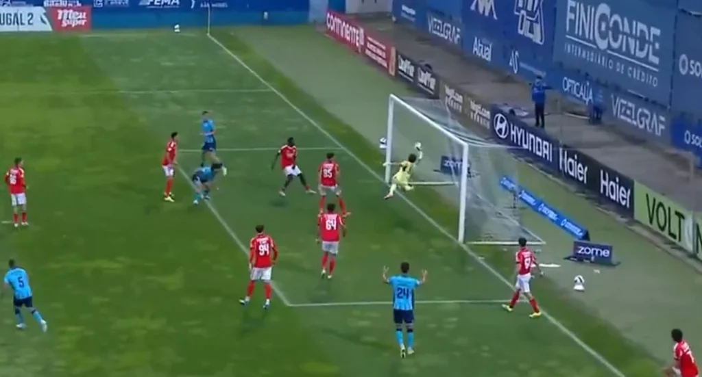 Πορτογαλία: Η απίθανη επέμβαση 19χρόνου τερματοφύλακα, που έδωσε τη νίκη στην ομάδα του (vid)