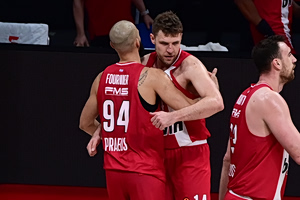 Ο ιδιαίτερος τρόπος, με τον οποίο ο Φουρνιέ συνεχάρη τον MVP Βεζένκοφ