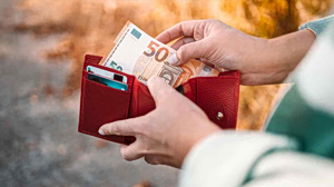 «Θαύμα» πριν το Πάσχα: Ποιοι και πότε θα δουν λεφτά στους λογαριασμούς τους