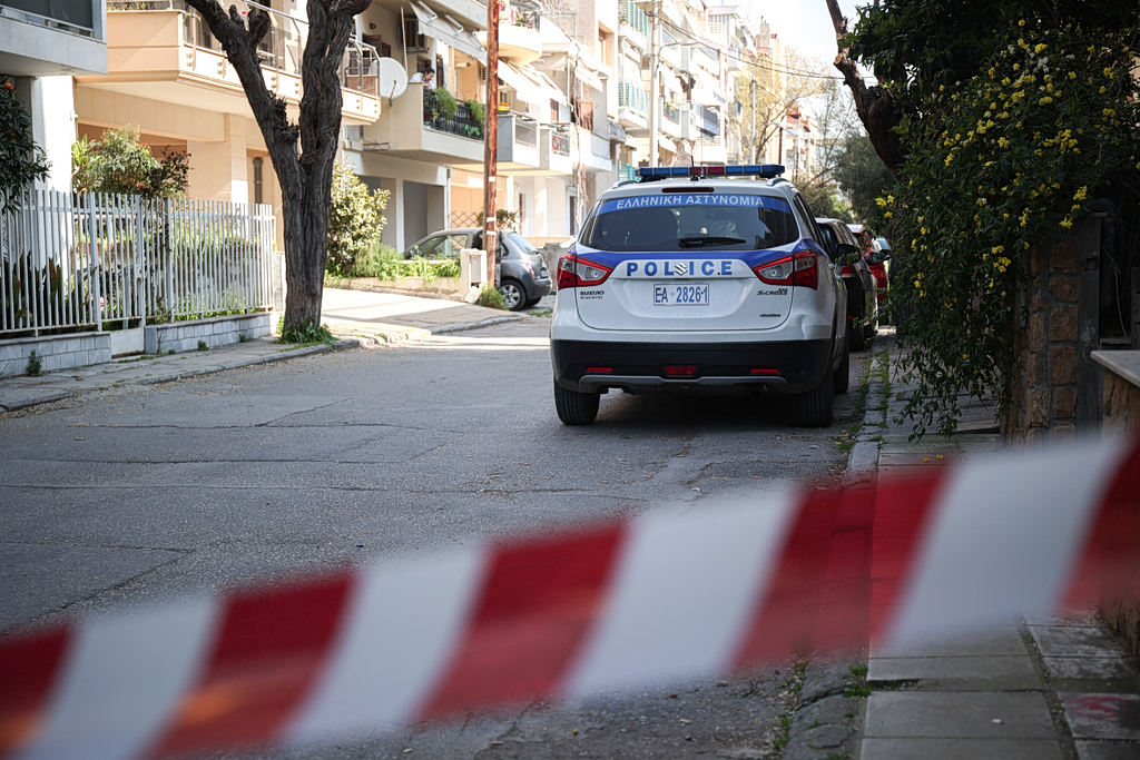 Άγιος Παντελεήμονας: 29χρονος χτύπησε 30 σταθμευμένα αυτοκίνητα – Έριξε ακόμα και κουτουλιές και τραυματίστηκε